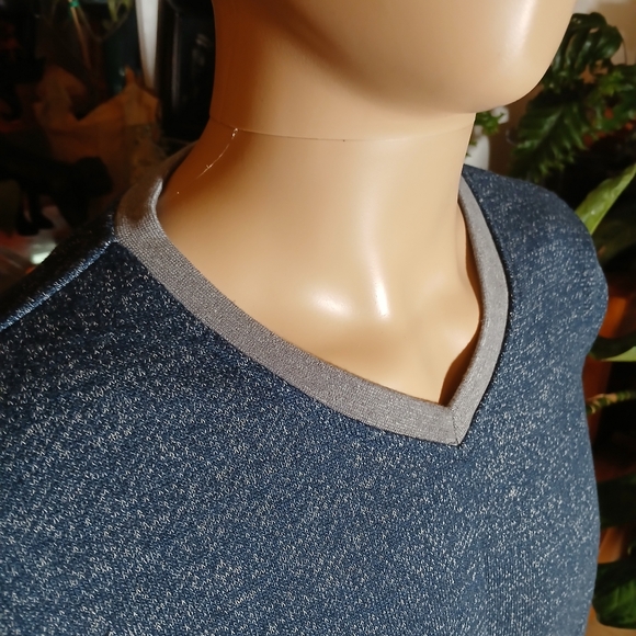 Blue & Grey Brooklyn Cloth V Neck Sweater Size M - Picture 2 of 7